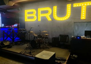   Brut 