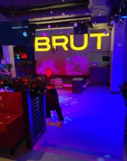   Brut 