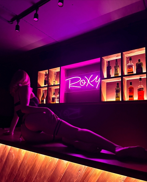   ,  Roxy men's club