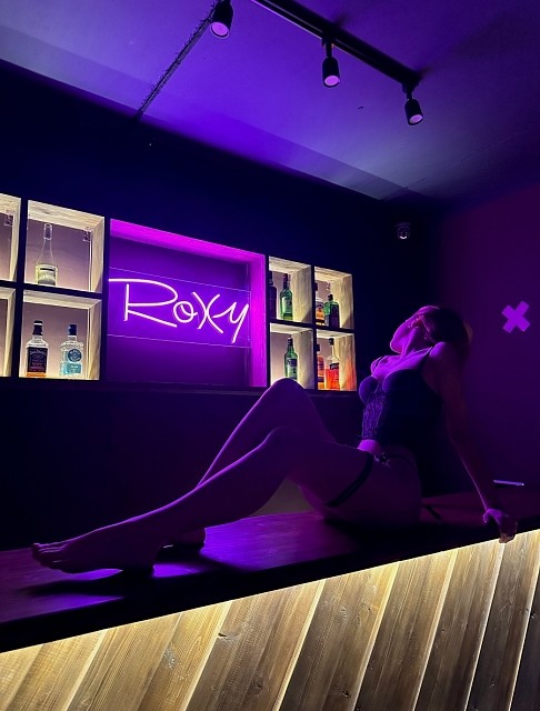 Девушка массажистка Полина, салон Roxy men's club
