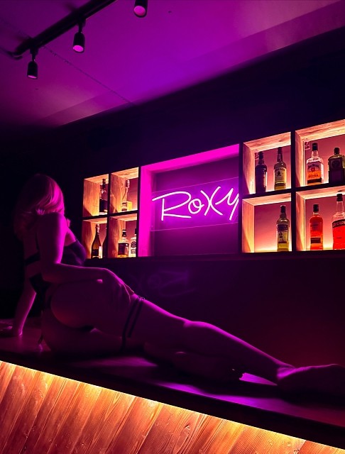 Девушка массажистка Полина, салон Roxy men's club
