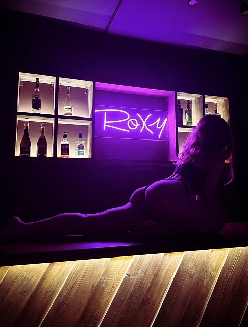 Девушка массажистка Юлия, салон Roxy men's club